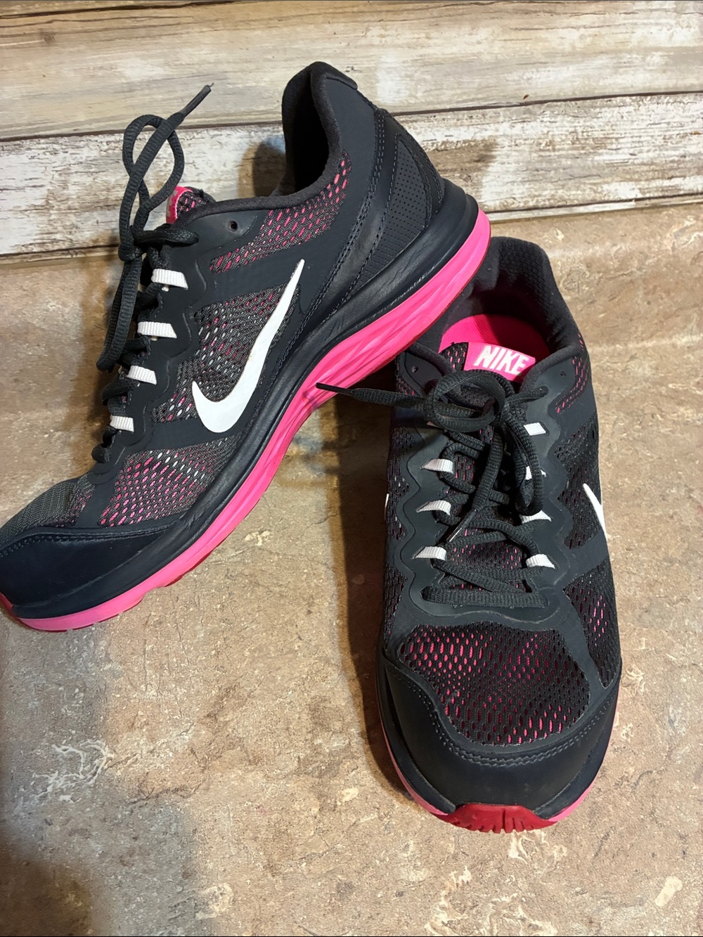 Nike Size 10 Women's Black & Hot Pink Mesh Running Sneakers